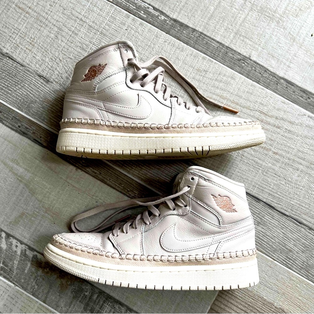 RARE🔥 Excellent used condition Air Jordan 1 Retro High Premium Desert Sand 7.5